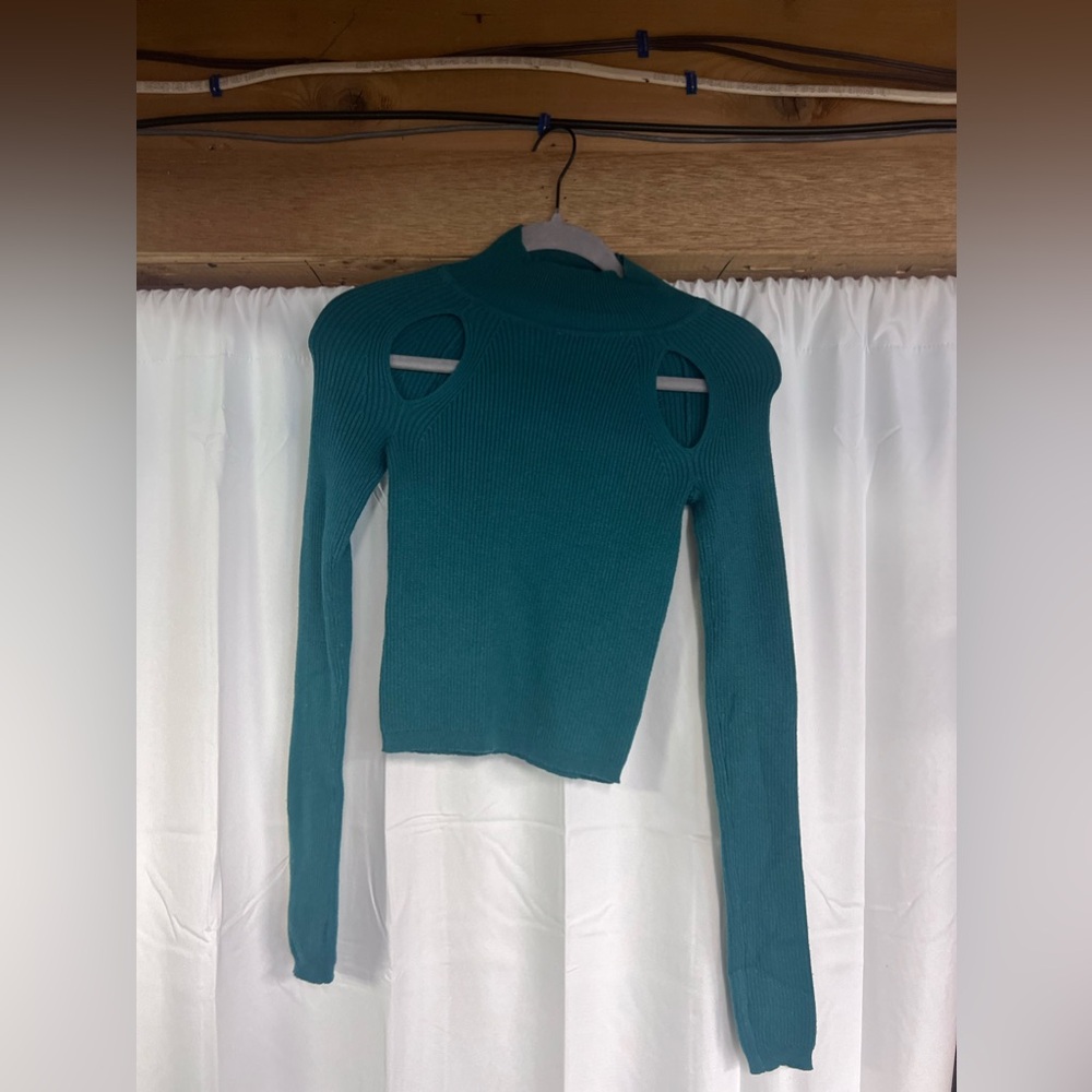 Long sleeve knit top